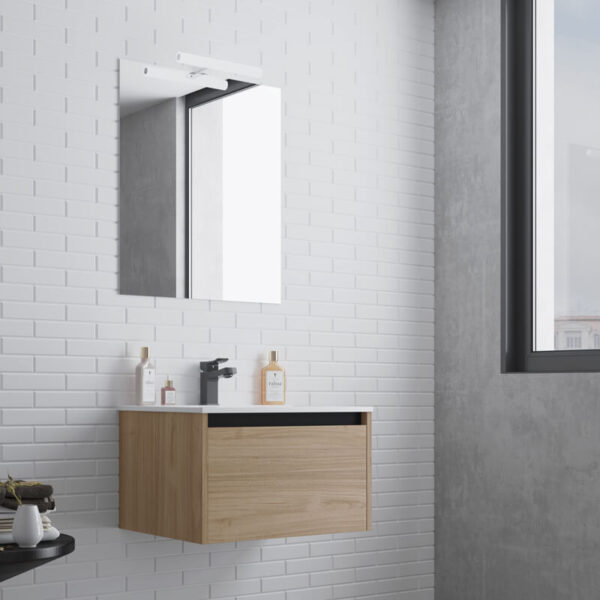 Ensemble de salle de bain meuble suspendu 60cm NICE EDGE bois clair - Vasque en céramique - Miroir sur châssis - Applique lumineuse – Image 2